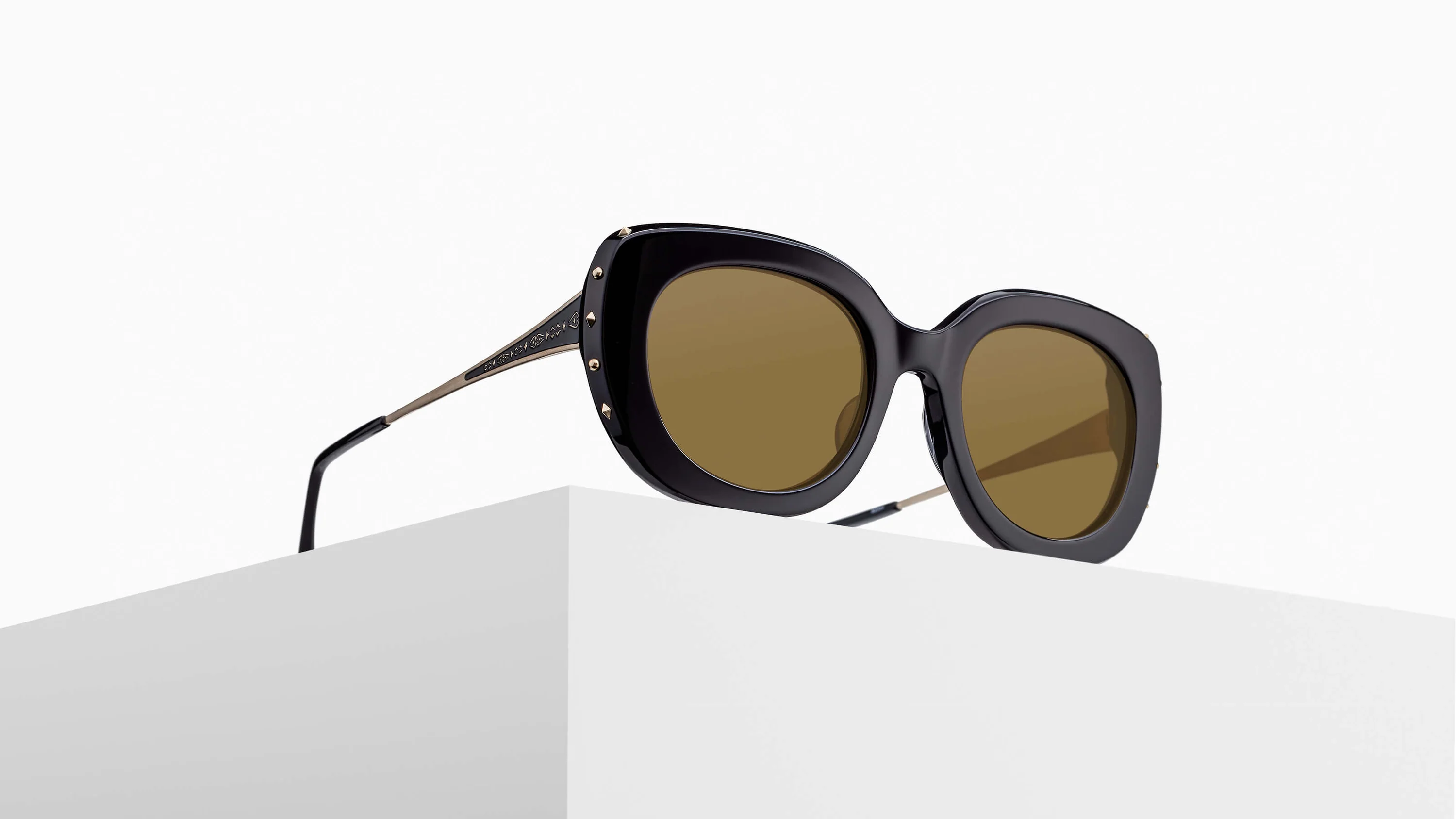 M2069 / BLACK