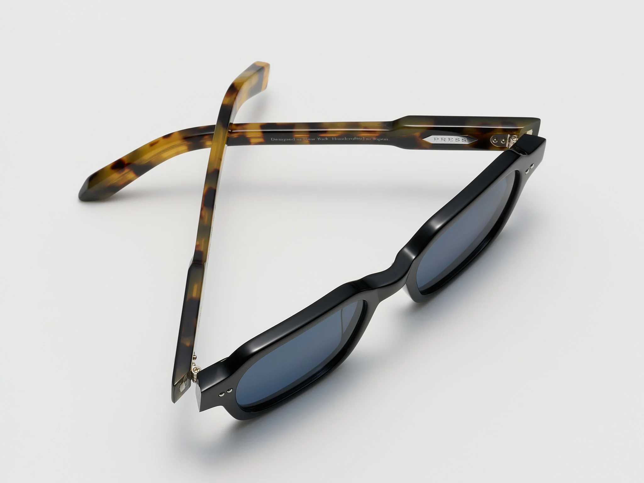 THE FACE / BLACK TORTOISE/ SILVER
