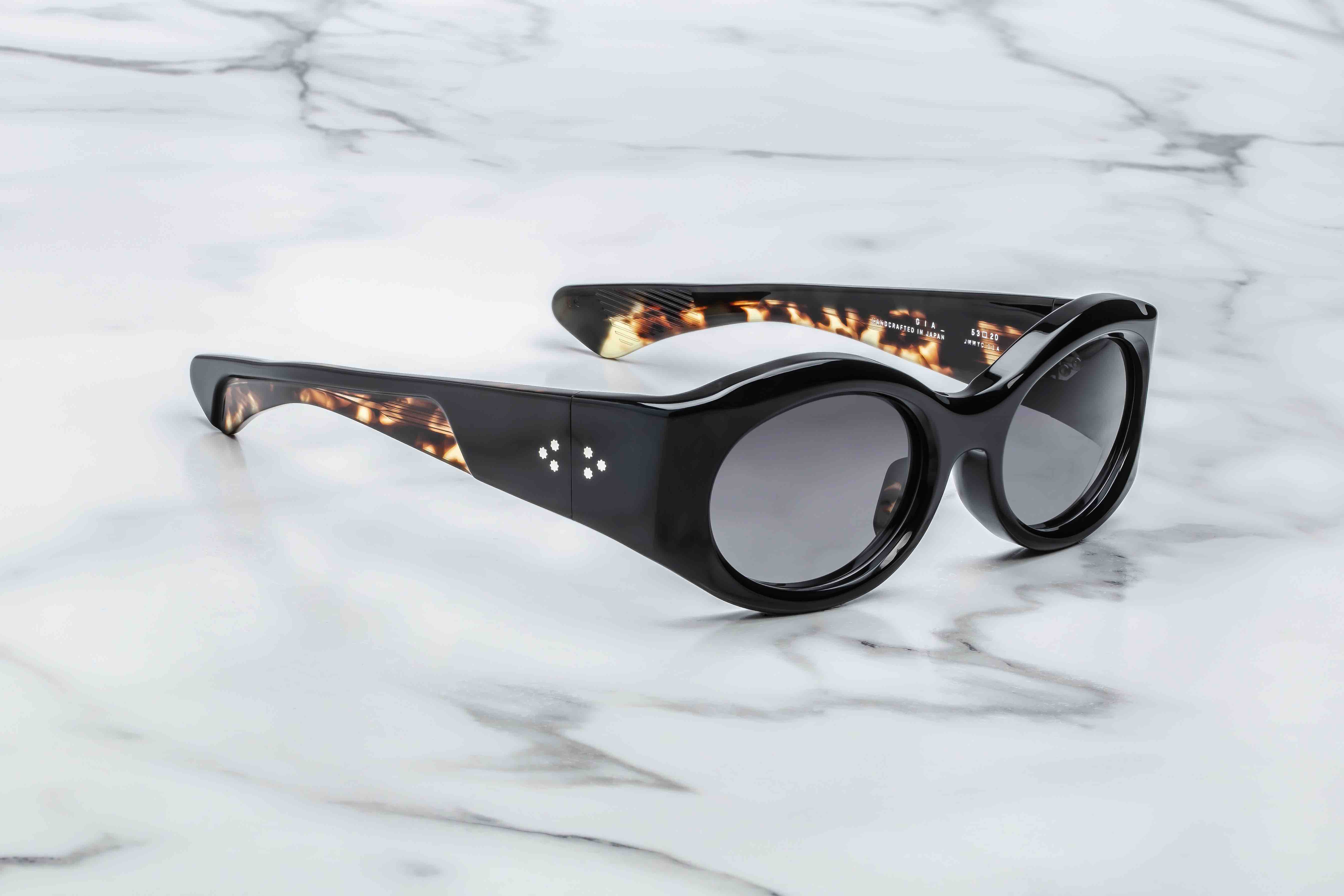 GIA / NOIR 11