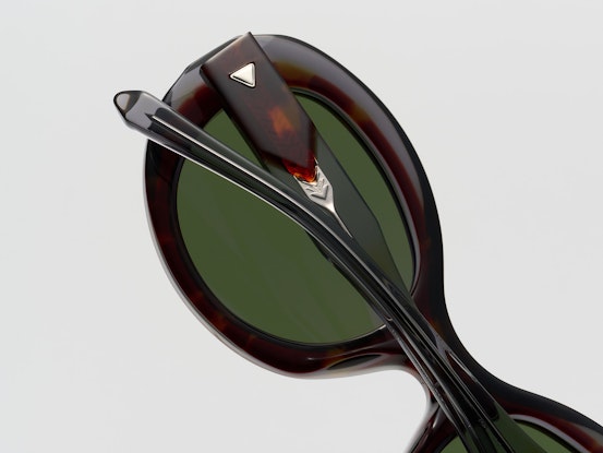 FIRST LADY / MAHOGANY