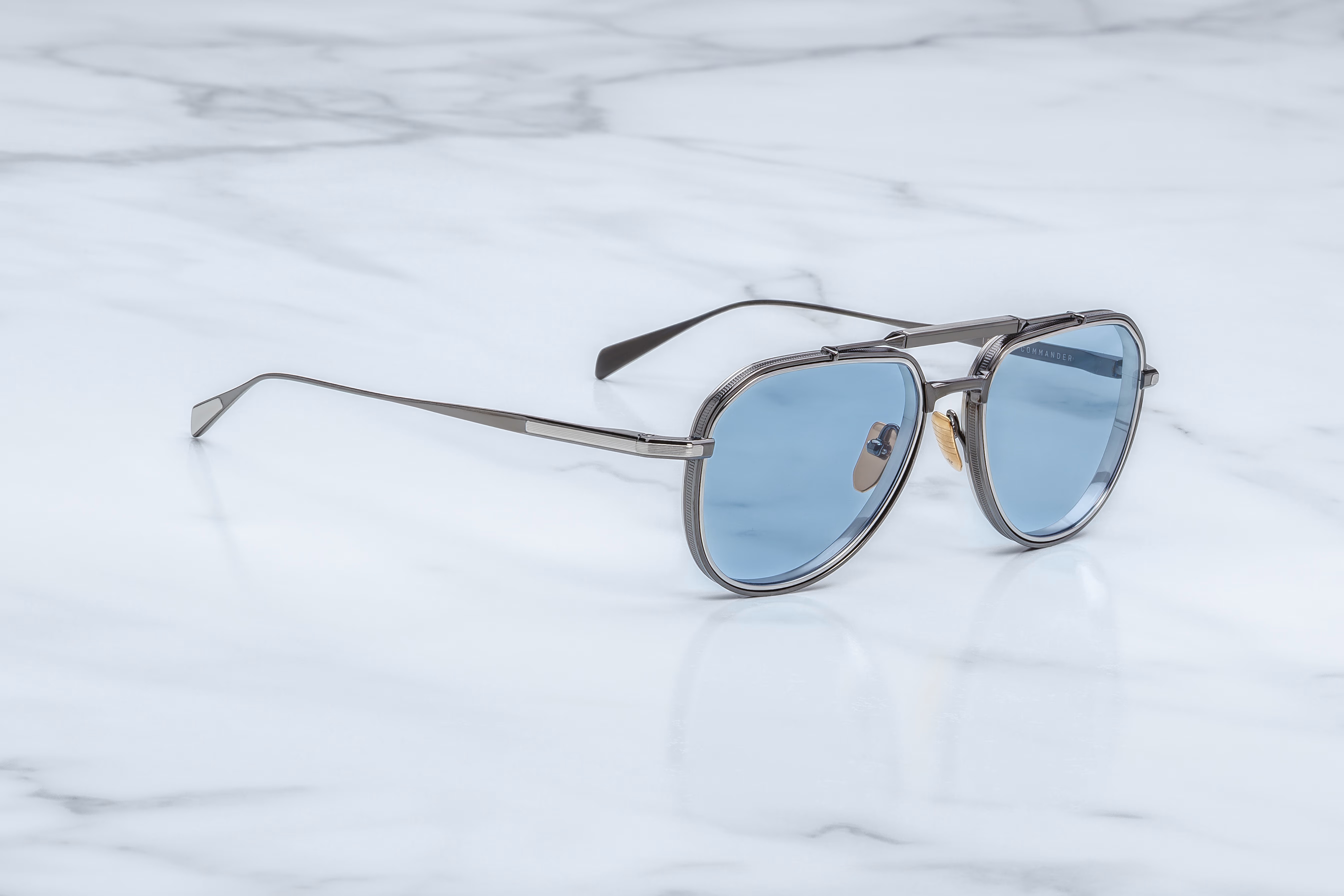 COMMANDER / ANTIQUE SILVER