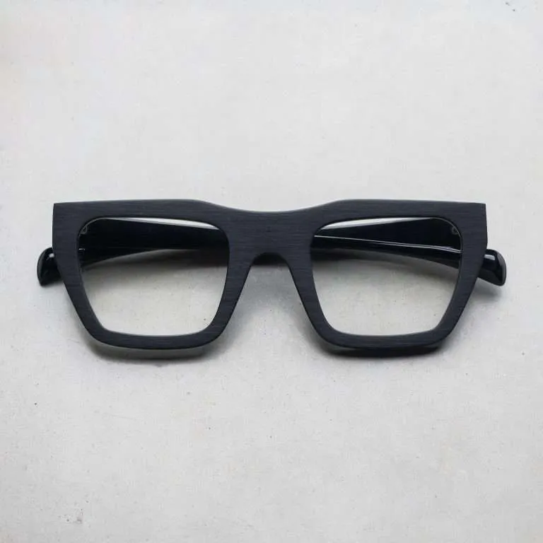 002 BLACK