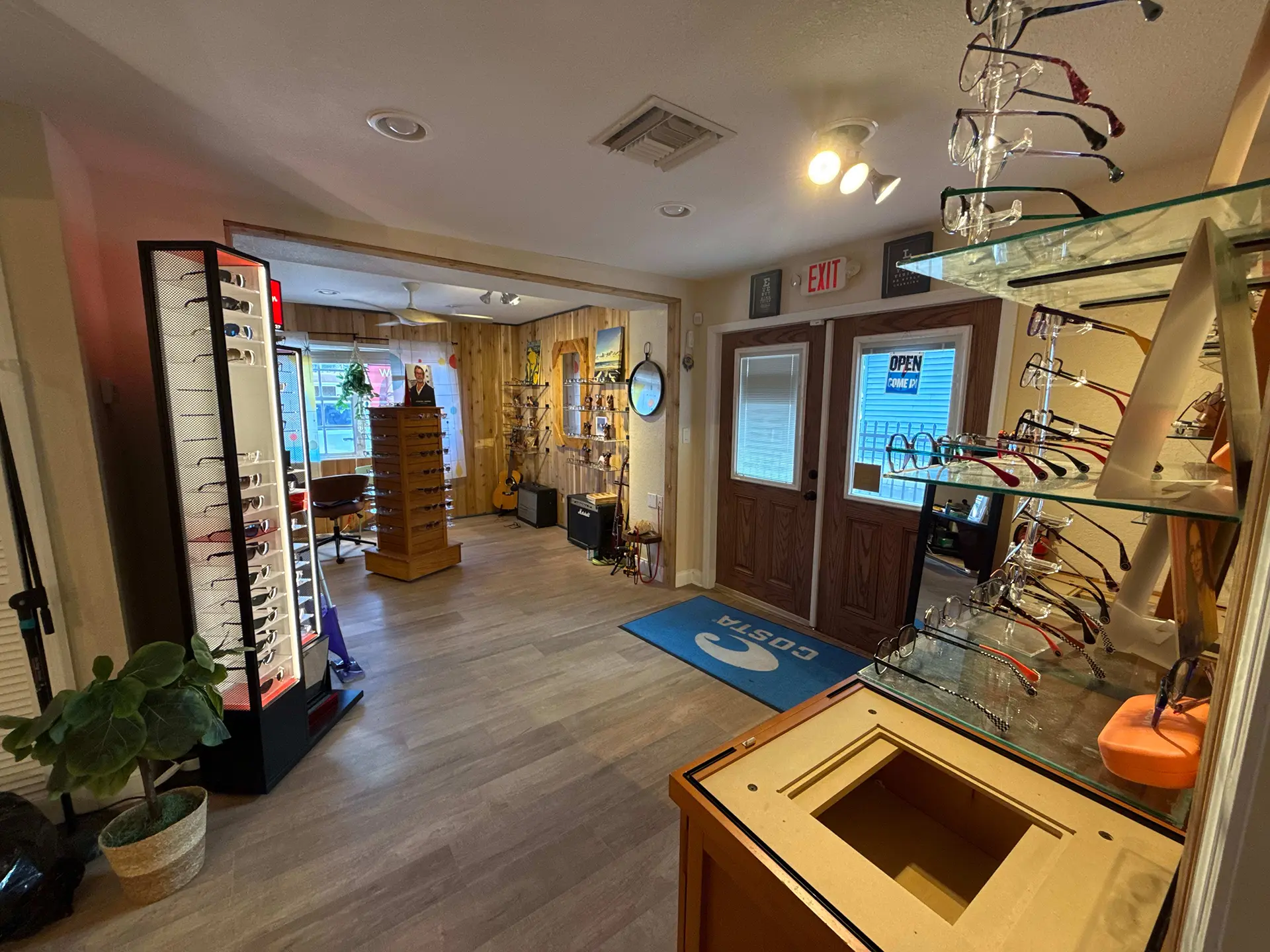 At Liberty Optical in East Strawbridge Avenue, Melbourne, FL, Erick pairs 30+ years of expertise with warm, personal care. Shop eyeglasses, Costa & Ray-Ban sunglasses, polarized lenses, and multifocal contacts