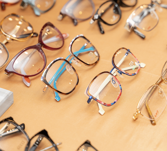 Every detail—from wide-field retinal imaging to rare designer collections—is chosen to help you see beautifully and look your best.